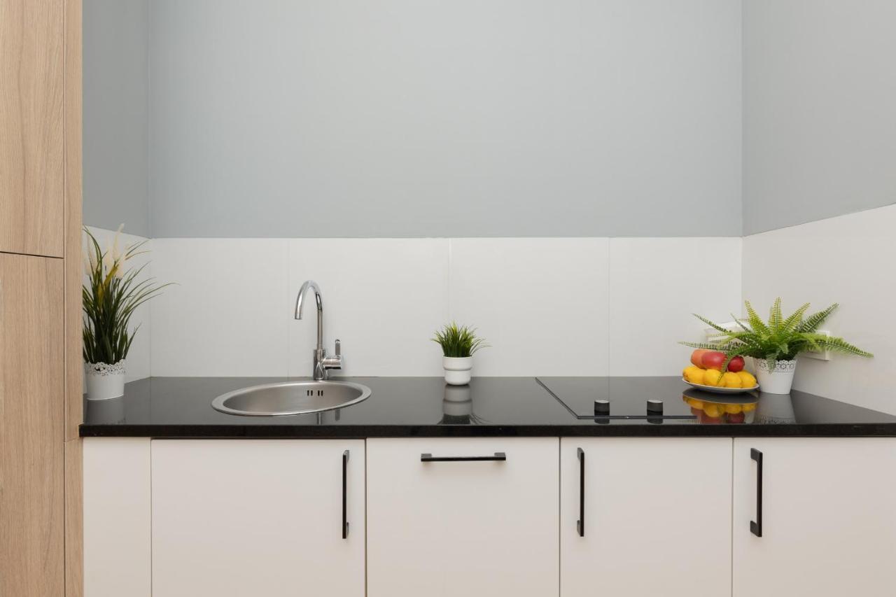 Wola Pet-Friendly Apartments With Ac Slawinska By Noclegi Renters Varsovie Extérieur photo