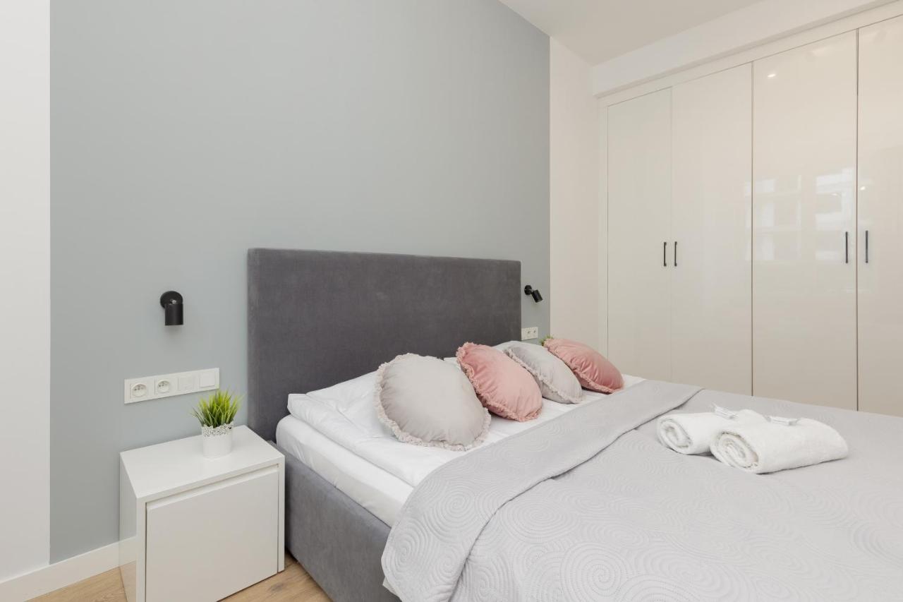 Wola Pet-Friendly Apartments With Ac Slawinska By Noclegi Renters Varsovie Extérieur photo