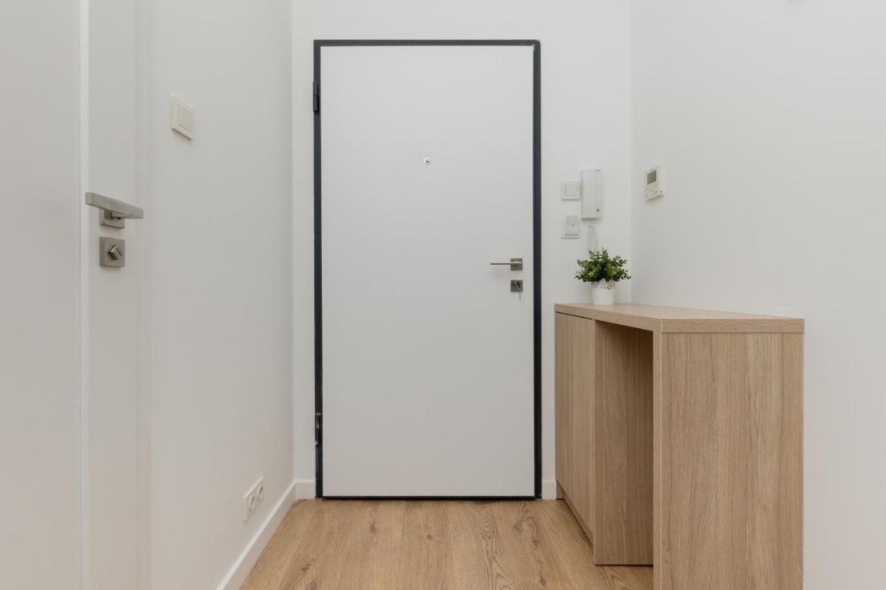 Wola Pet-Friendly Apartments With Ac Slawinska By Noclegi Renters Varsovie Extérieur photo