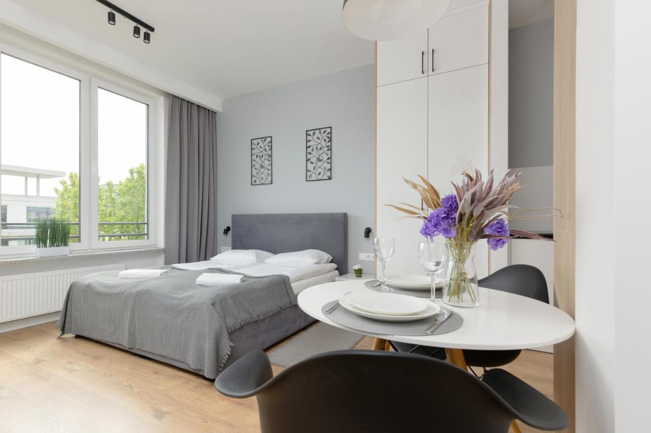 Wola Pet-Friendly Apartments With Ac Slawinska By Noclegi Renters Varsovie Extérieur photo
