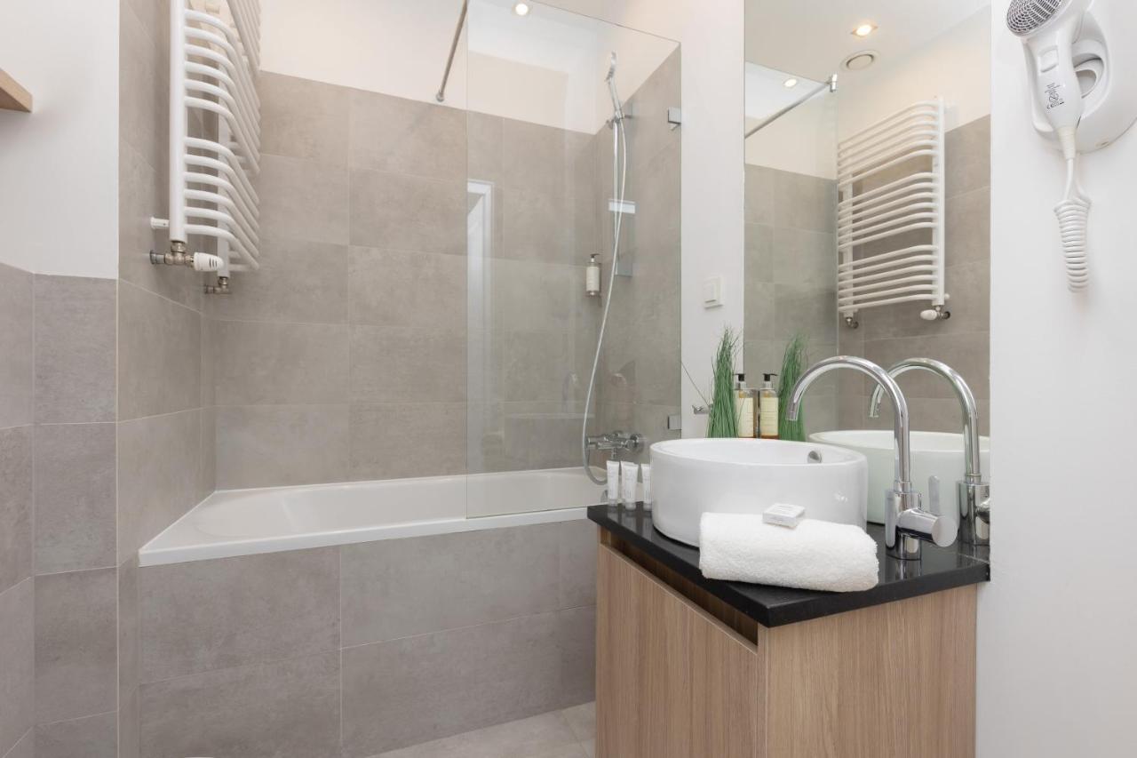 Wola Pet-Friendly Apartments With Ac Slawinska By Noclegi Renters Varsovie Extérieur photo