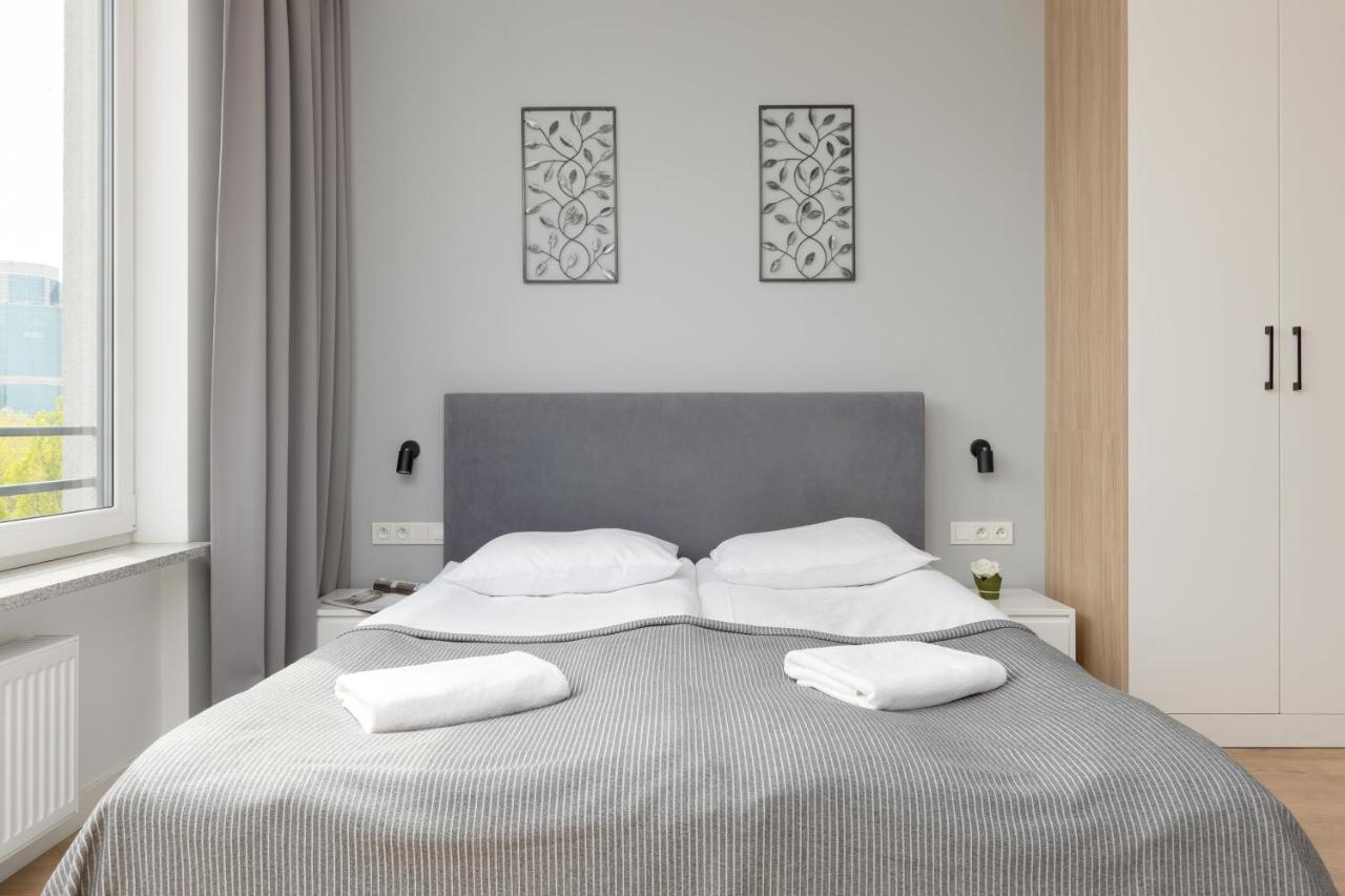 Wola Pet-Friendly Apartments With Ac Slawinska By Noclegi Renters Varsovie Extérieur photo