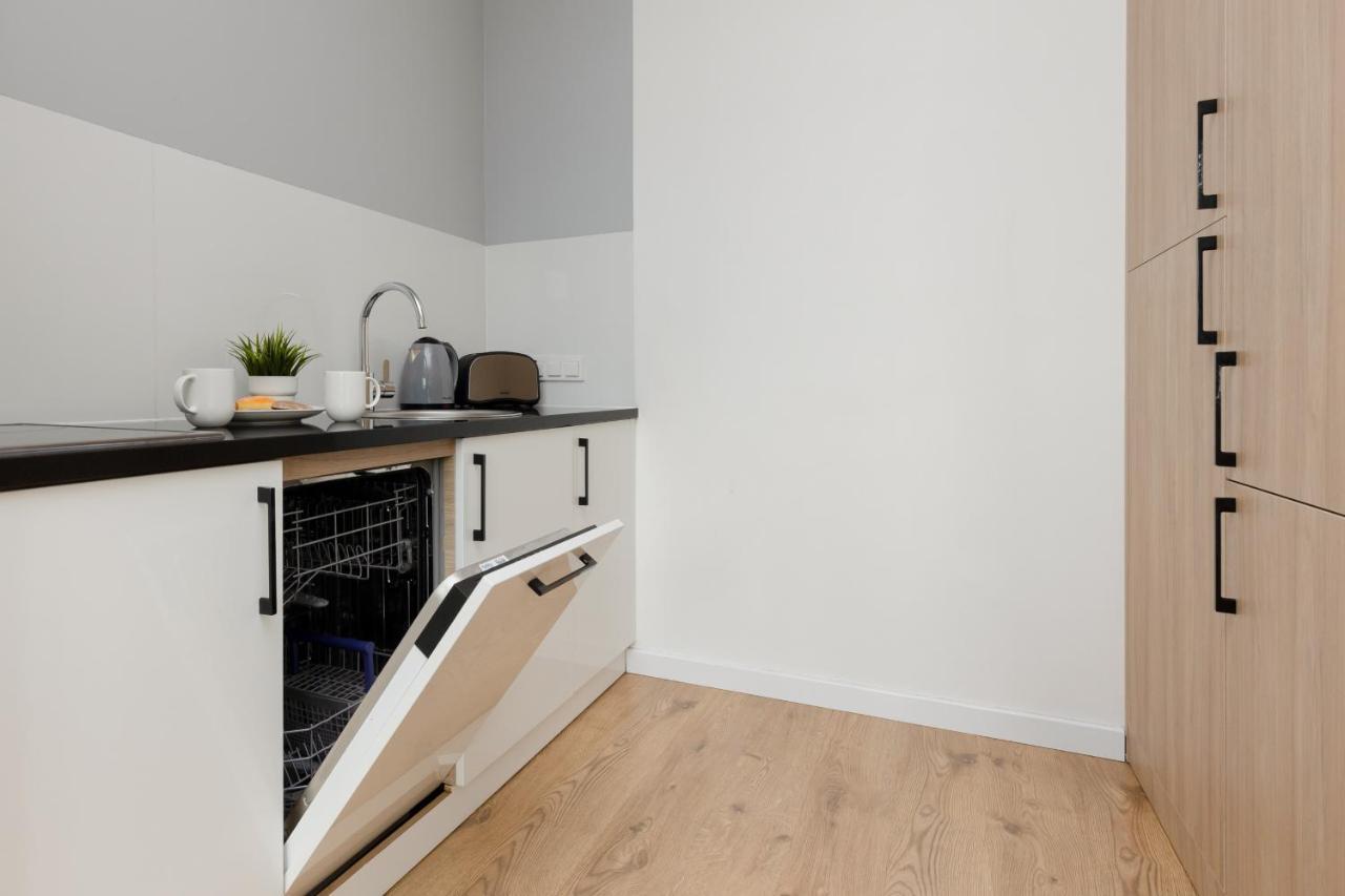 Wola Pet-Friendly Apartments With Ac Slawinska By Noclegi Renters Varsovie Extérieur photo