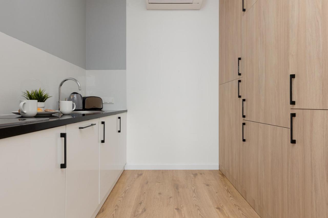 Wola Pet-Friendly Apartments With Ac Slawinska By Noclegi Renters Varsovie Extérieur photo