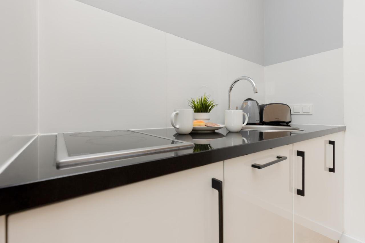 Wola Pet-Friendly Apartments With Ac Slawinska By Noclegi Renters Varsovie Extérieur photo