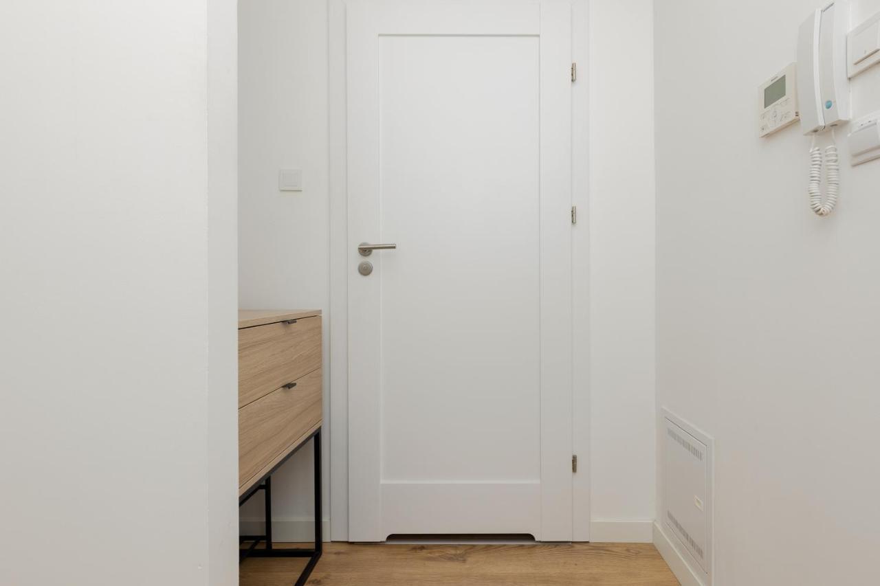 Wola Pet-Friendly Apartments With Ac Slawinska By Noclegi Renters Varsovie Extérieur photo