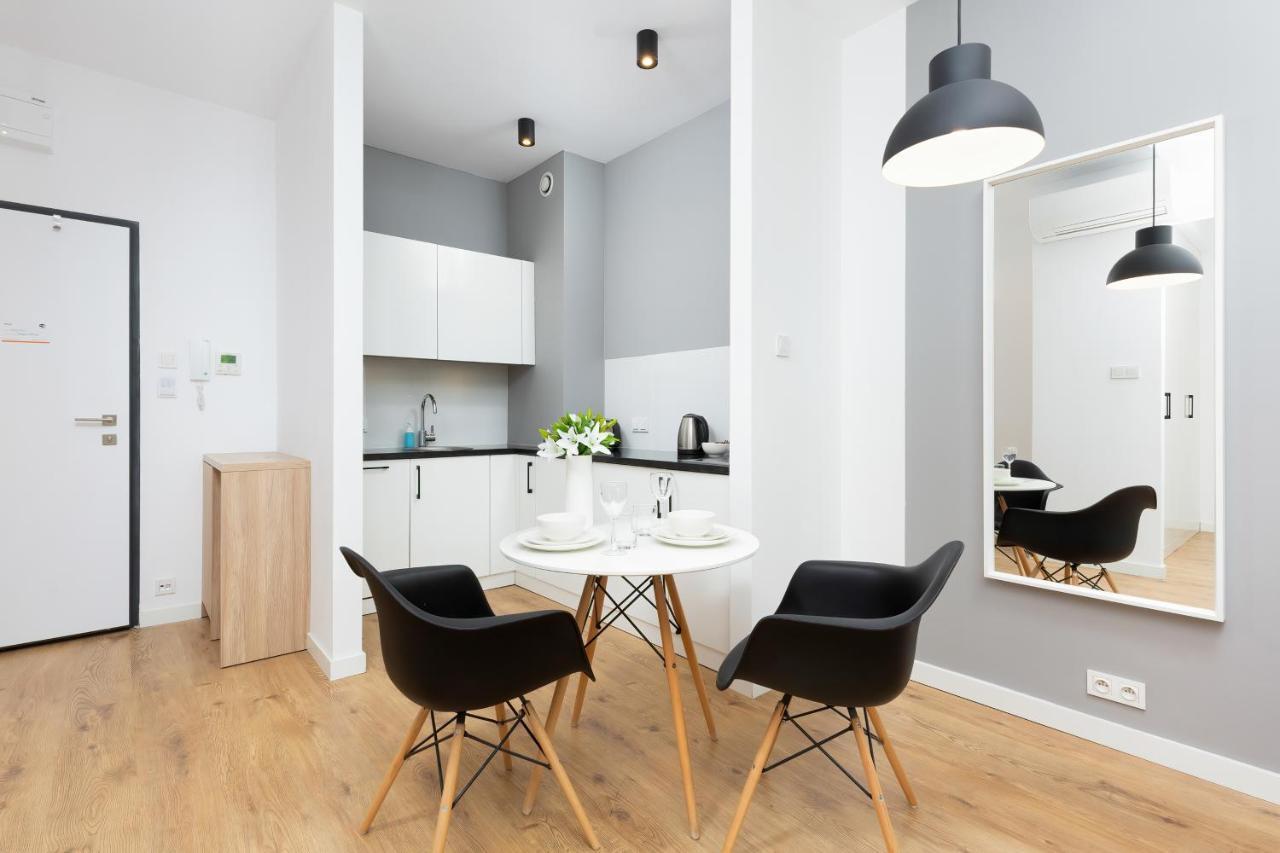 Wola Pet-Friendly Apartments With Ac Slawinska By Noclegi Renters Varsovie Extérieur photo
