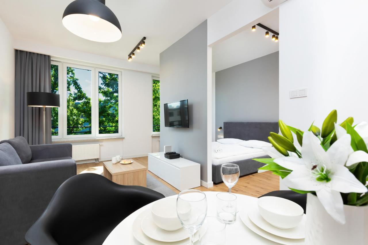 Wola Pet-Friendly Apartments With Ac Slawinska By Noclegi Renters Varsovie Extérieur photo