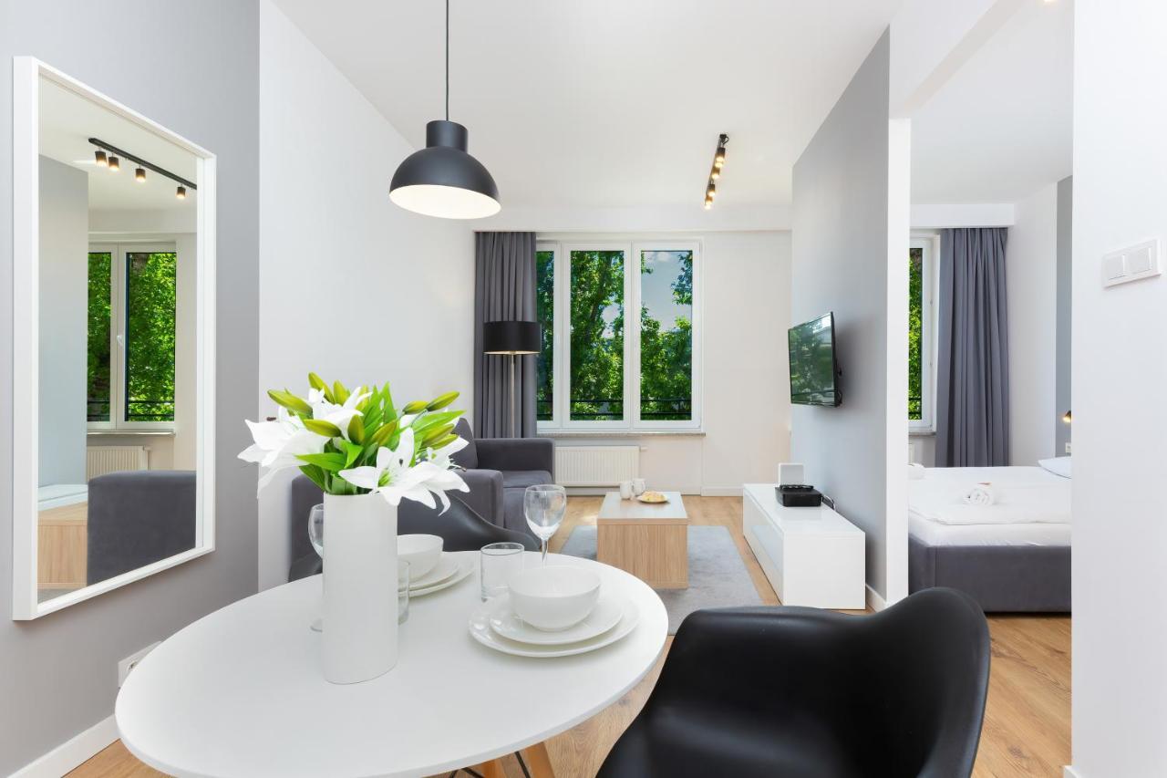Wola Pet-Friendly Apartments With Ac Slawinska By Noclegi Renters Varsovie Extérieur photo