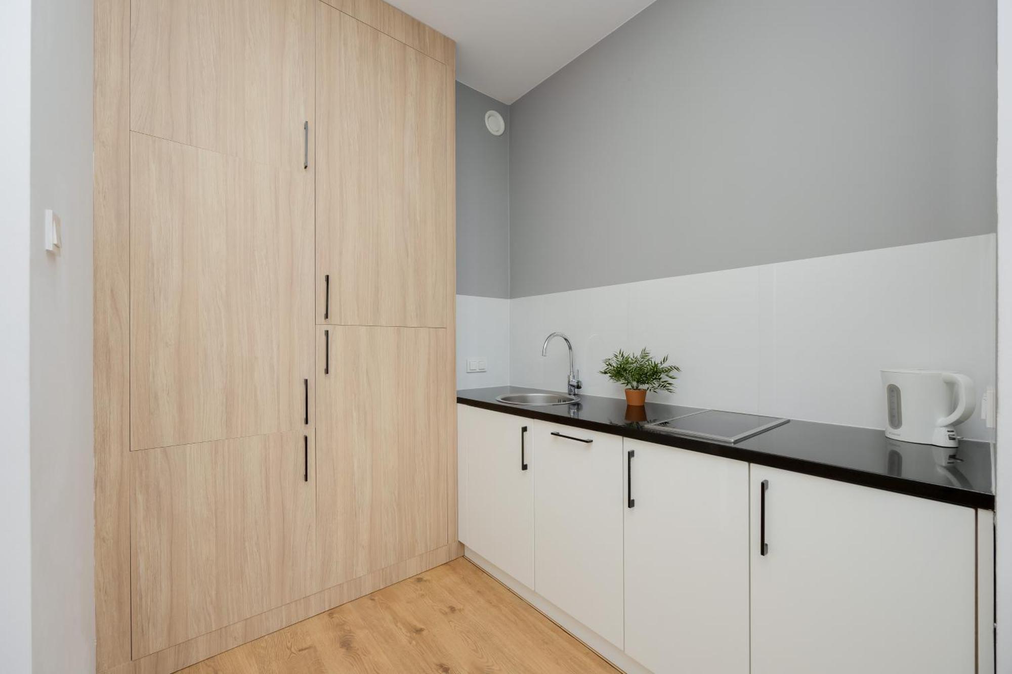 Wola Pet-Friendly Apartments With Ac Slawinska By Noclegi Renters Varsovie Extérieur photo