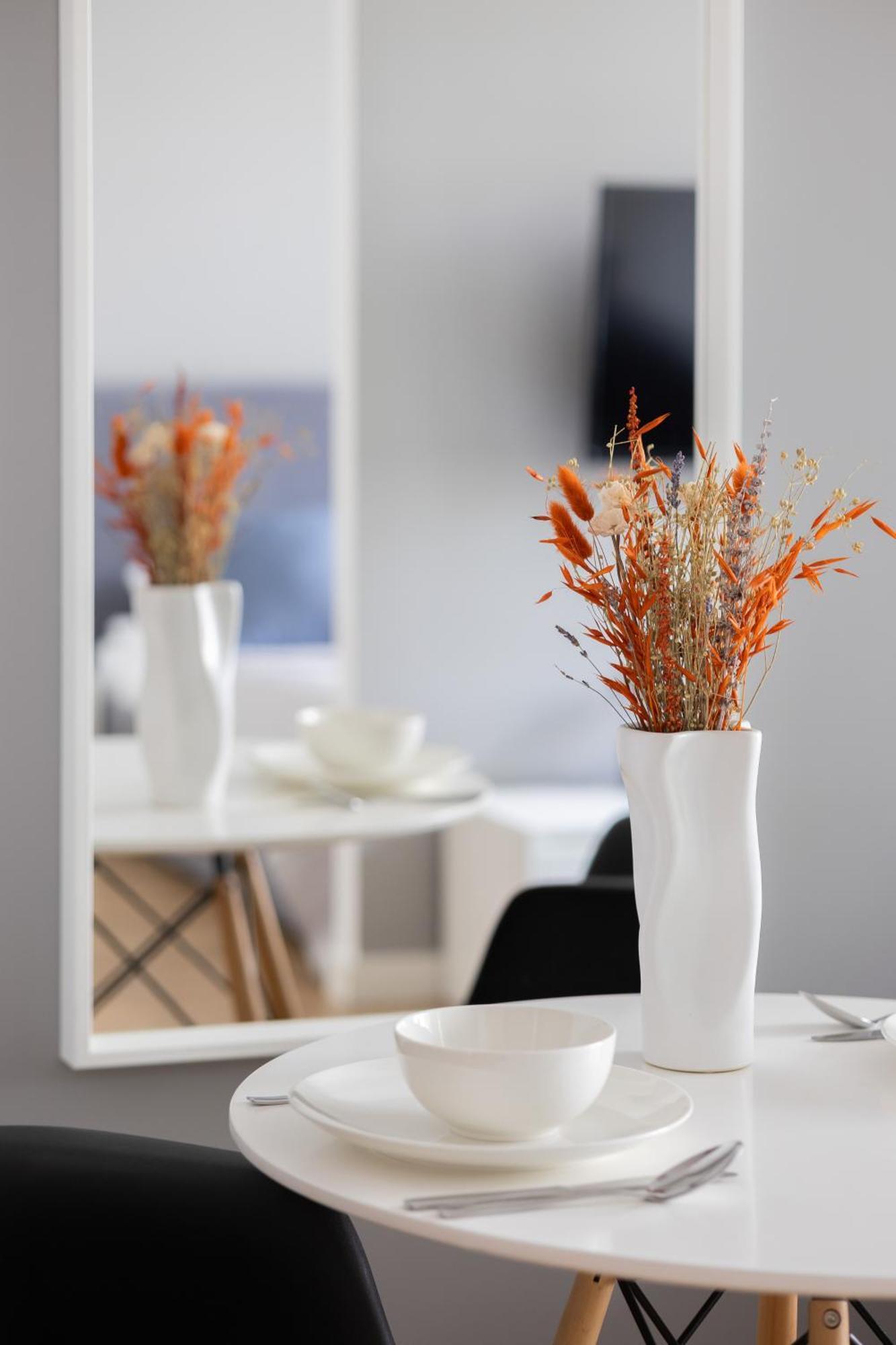 Wola Pet-Friendly Apartments With Ac Slawinska By Noclegi Renters Varsovie Extérieur photo