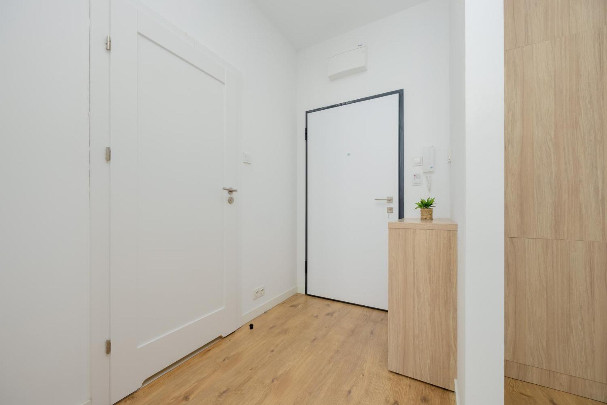 Wola Pet-Friendly Apartments With Ac Slawinska By Noclegi Renters Varsovie Extérieur photo
