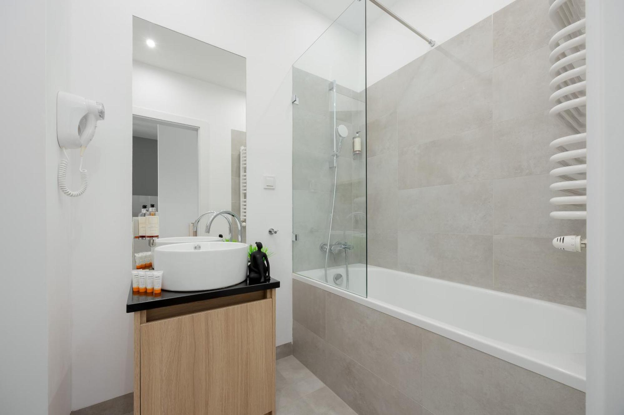 Wola Pet-Friendly Apartments With Ac Slawinska By Noclegi Renters Varsovie Extérieur photo